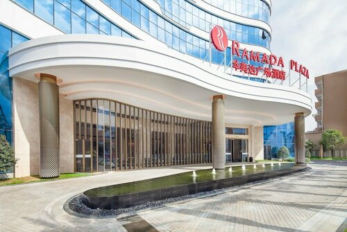 Ramada Plaza by Wyndham Fuxian Lake, Забронировать Отель Отели Чэнцзян с парковкой, Парковка