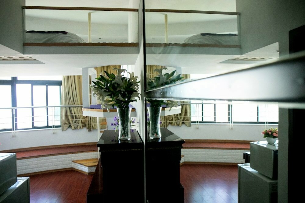 Yixuan Light Luxury Hotel