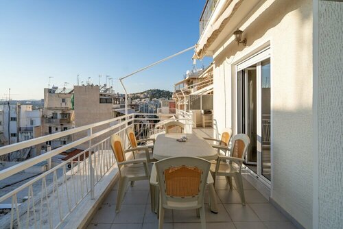 Fotomara sunny and colourful apartment with view, Забронировать Апартаменты/квартира Неос-Космос Афины
