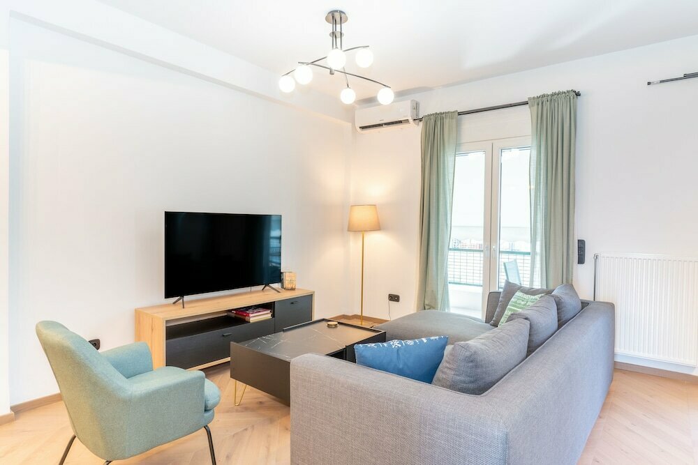 Elegant Apartment next to Historic Sites