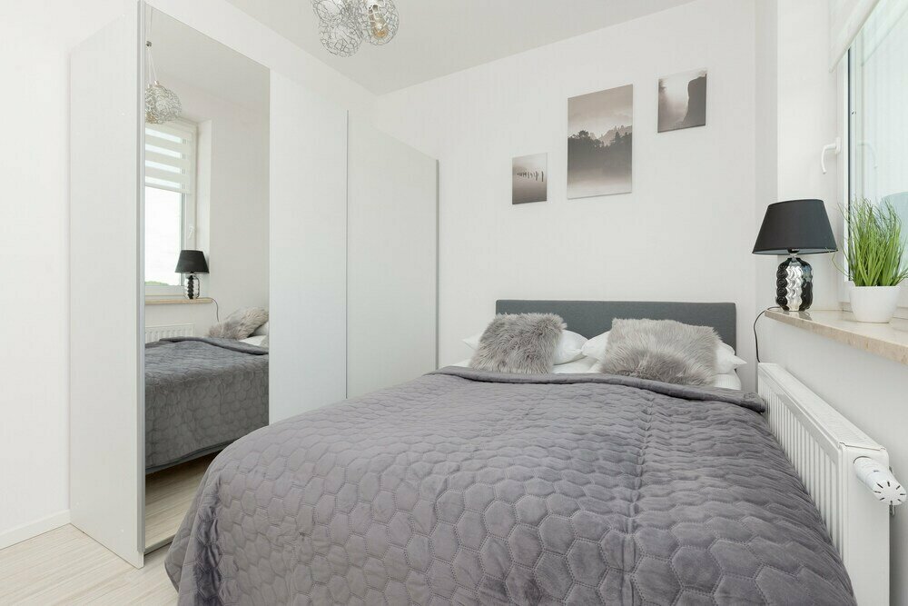 Szlachecka Apartment Parking by Renters