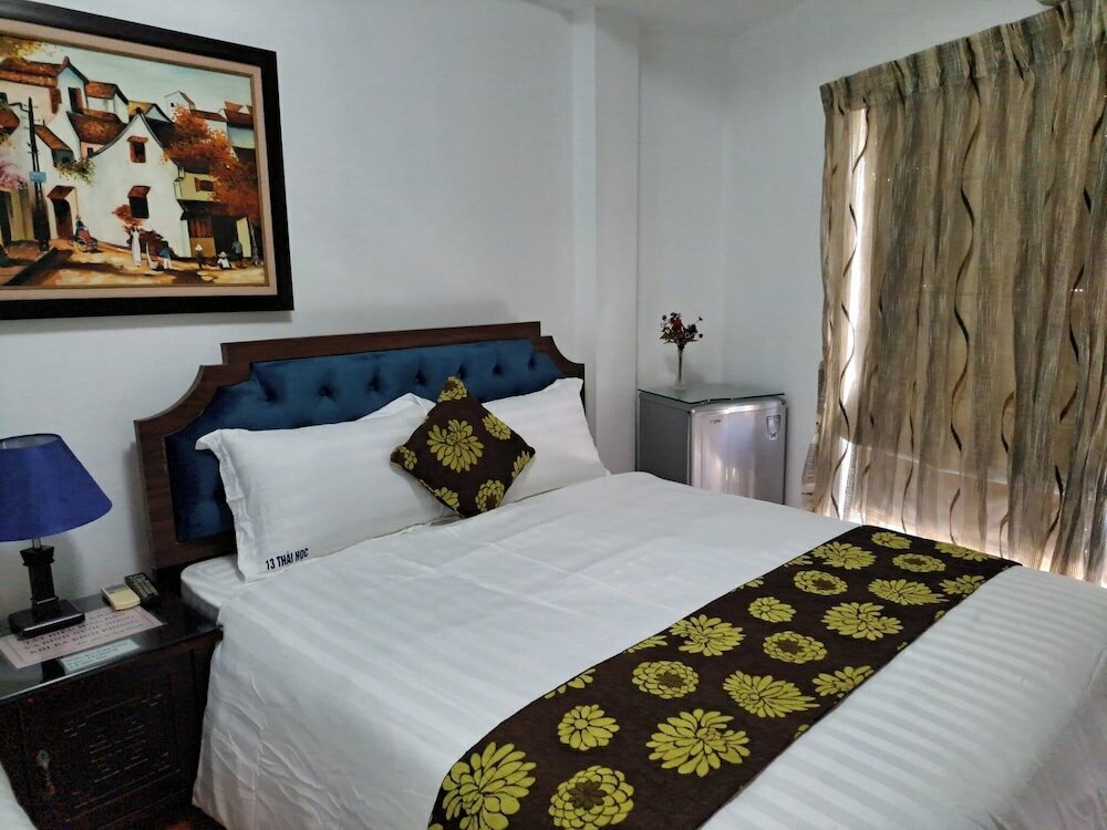 South Gate Hotel