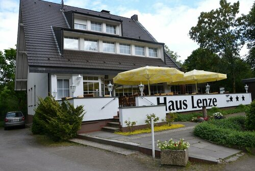 Hotel Haus Lenze, Забронировать Отель Менден Зауэрланд