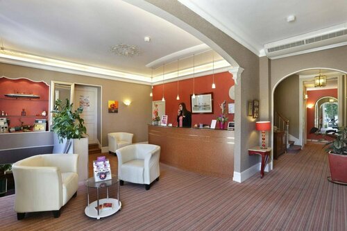 Inter hotel normandie, Забронировать Отель Отели Осер с парковкой, рядом с Информационно-туристический центр Кастра, Парковка