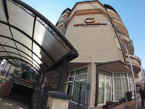Orange Inn Hotel, Rezervați Hotel Hoteluri în Scopia cu parcare, Parcare