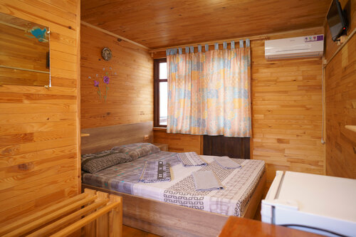 U Aleksandra Guest house, จอง เกสท์เฮาส์ Koktebelʼ 