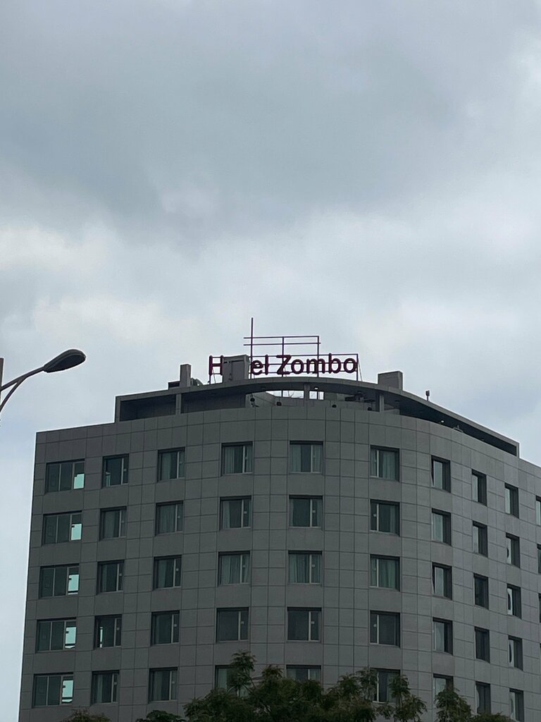 Luna Hotel Zombo