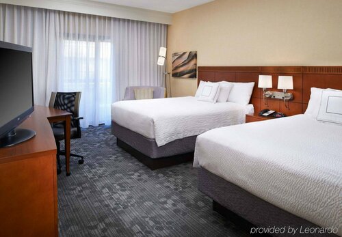 Courtyard by Marriott Lexington North, Забронировать Отель Лексингтон Bourbon Trail Kentucky