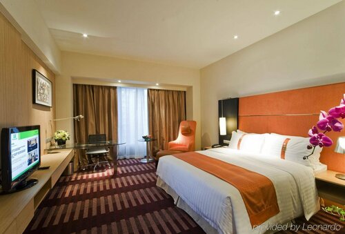 Holiday Inn Shanghai Hongqiao West by IHG, Rezerwuj Hotel Hotele 4-gwiazdkowe w Szanghaj, 4*
