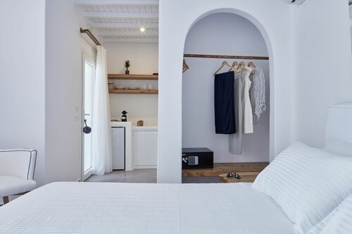 Mykonos Waves Beach House & Suites, Забронировать Гостевой дом Отели Орнос с бассейном, Бассейн
