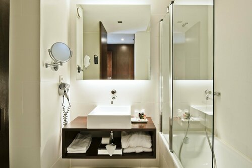 Golden Tulip São João da Madeira, Забронировать Отель Отели Бейра-Алта 4 звезды, 4*