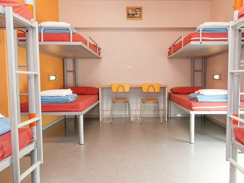 Barcelona Pere Tarrés, Забронировать Хостел Хостелы Барселоны, рядом с Станция Барселона-Сантс, Хостел