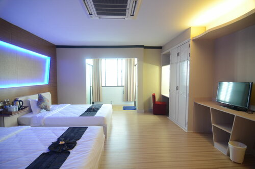 Centro CNX Hotel, Забронировать Отель Си-Пхум 