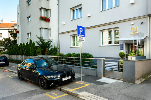 Meridien Luxury Apartments, Забронировать Апартаменты/квартира Отели Maksimir с завтраком, Завтраки