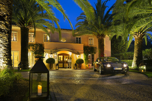 La Bastide de Saint Tropez, Забронировать Отель Отели Сен-Тропе с парковкой, рядом с Chapelle Ste-Anne, Парковка