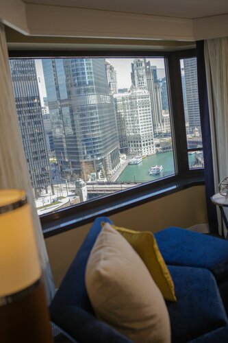 Renaissance Chicago Downtown Hotel, Забронировать Отель Луп Чикаго, рядом с Picasso Statue