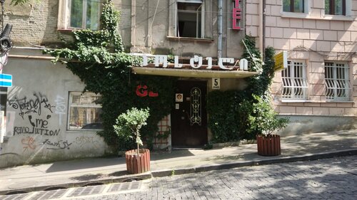 GL Hostel, Забронировать Хостел Отели Тбилиси с парковкой, рядом с Крепость Нарикала, Парковка
