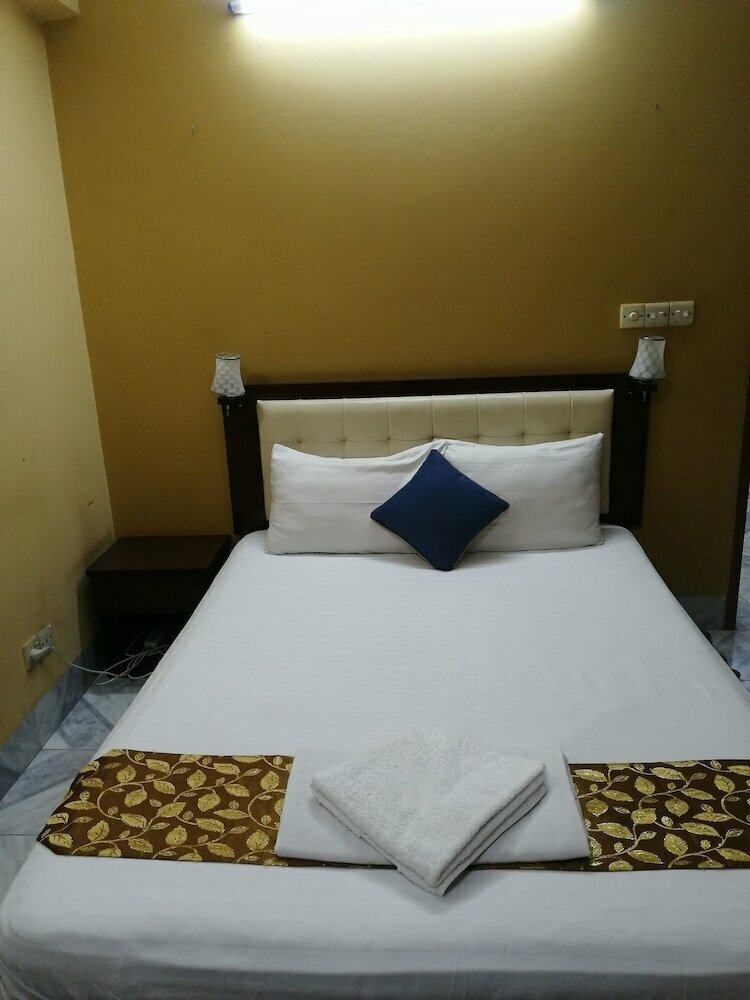 Maple Crest Service Apartment