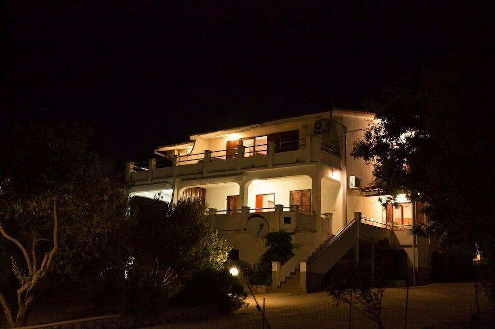 UGA - Perfect Location - A2 - Vito