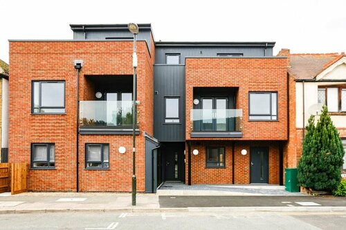Hybrid Resi - London, Mitcham close to Tooting and Wimbledon, Забронировать Отель Митчам Большой Лондон