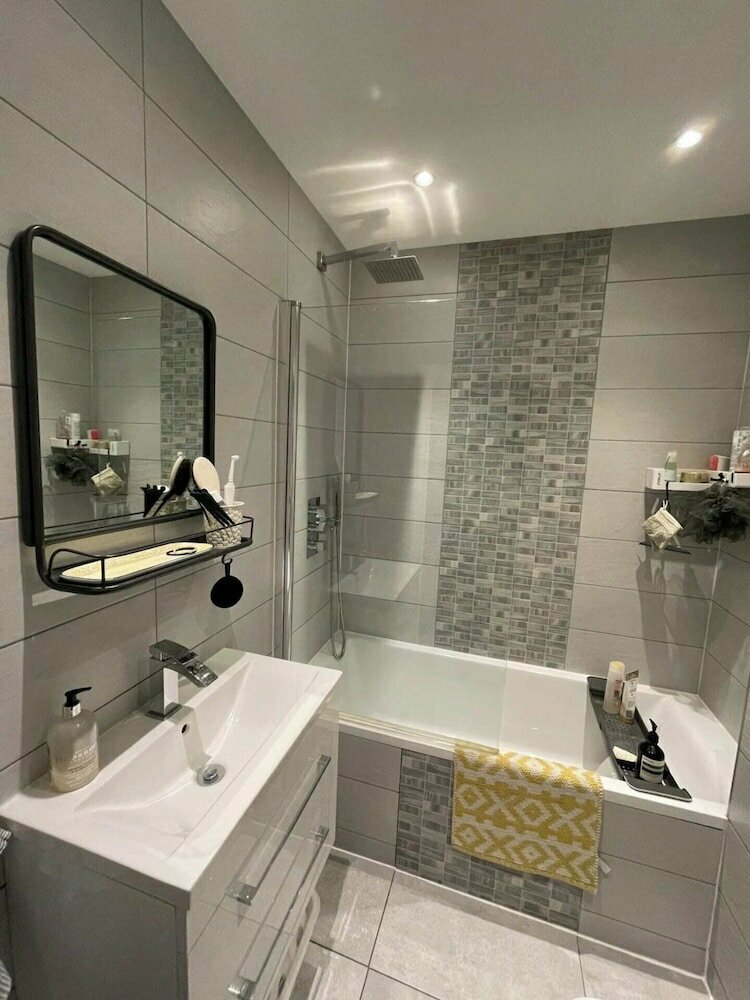 Snug 1BD Flat With Balcony - Stoke Newington