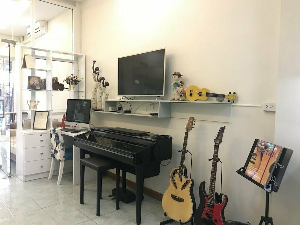 Oyo 872 Saen Sabai Hostel