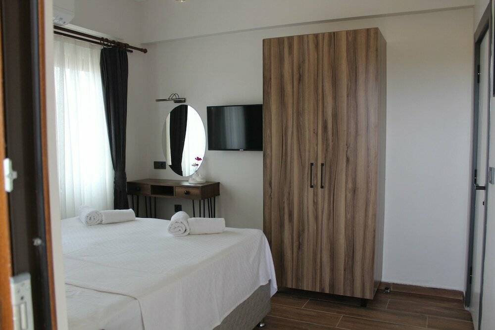 Tinos Hotel & Vineyard House