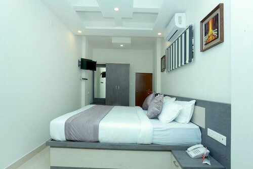 OYO 10278 Hotel Caprice Residency, Забронировать Отель Отели Tripunittura с парковкой, Парковка