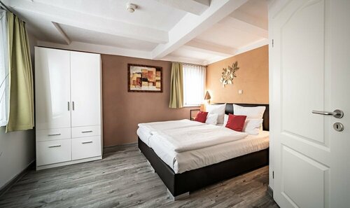 Le petit Palais - Hotel/Pension, Book Apartment Hotels in Garz with Parking, Parking