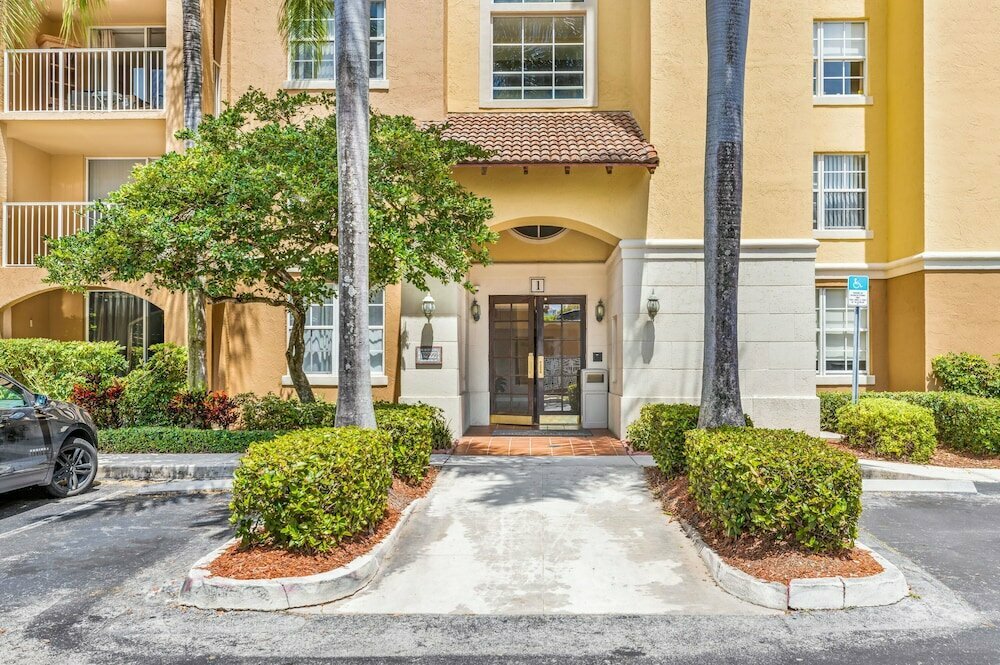Modern 2 Bedroom Condo in Aventura