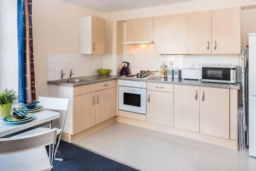 HFS McDonald Road in Edinburgh, Забронировать Отель Бротон Эдинбург, рядом с Холирудское абатство
