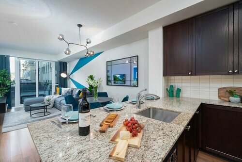 Peter St - Downtown Suite with Balcony, Забронировать Отель Отели Торонто с парковкой, Парковка