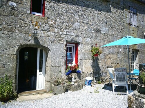 Webb's of Glomel, Book Bed and Breakfast Hoteller i Côtes-d'Armor med pool, Swimmingpool