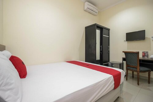 RedDoorz @ Meruya 2, Book Pension Hoteller i Jakarta med parkering, Parkering