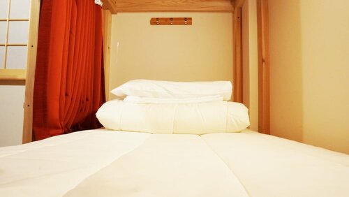 Poly Hostel 2 Namba, Забронировать Хостел Отели Осаки с парковкой, рядом с Entertainment Bar Guild, Парковка