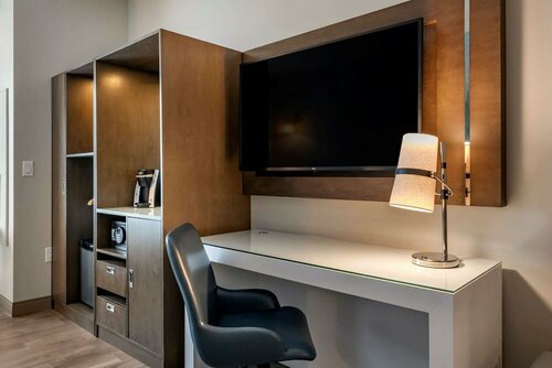 Cambria Hotel Orlando Airport, Забронировать Отель Отели Орландо с бассейном, Бассейн