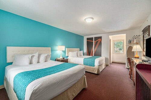 Howard Johnson by Wyndham Traverse City, Забронировать Мини-отель Траверс-Сити штат Мичиган, рядом с Музейный центр Деннос