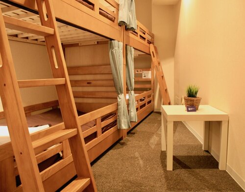 Osaka Guesthouse Nest, Забронировать Хостел Сакаи Осака, рядом с Tsuru no Hashi