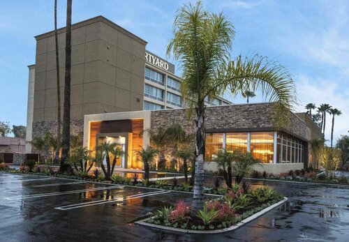 Courtyard by Marriott Los Angeles Woodland Hills, Забронировать Отель Вудленд-Хиллз San Fernando Valley, рядом с Центр Уорнера Вудленд Хилз