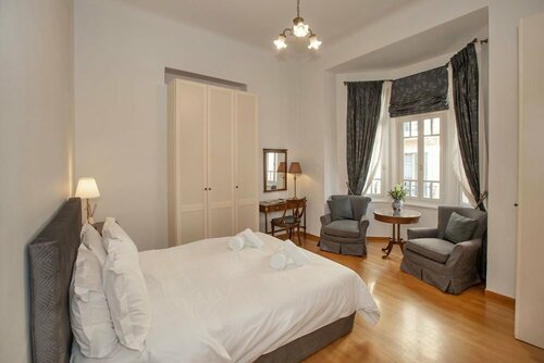 Neoclassical Apartment near Syntagma - Plaka by GHH, Забронировать Апартаменты/квартира Афины периферийная единица Центральные Афины, рядом с Библиотека Адриана