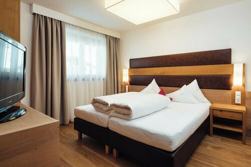 Schneeweiss lifestyle - Apartments - Living, Забронировать Апарт-отель Отели Серфаус-Фисс-Ладис с завтраком, Завтраки
