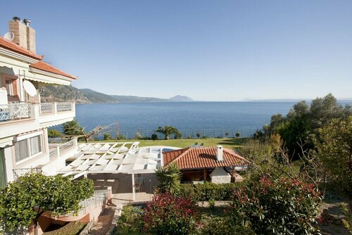 Spacious villa at Ilia Edipsou, Забронировать Вилла Коттеджи Острова Эвбеи, Коттедж