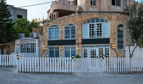 Celestia Boutique Inn, Забронировать Отель Отели Джараш с завтраком, Завтраки