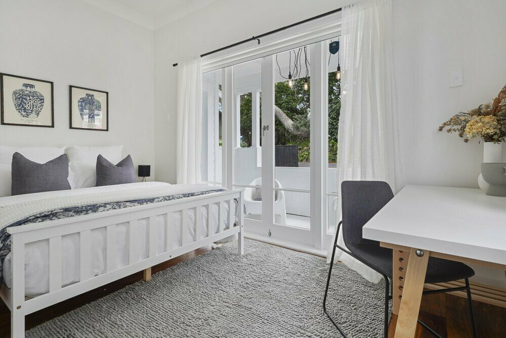 Grey Lynn - Grandeur - Cafe Lifestyle