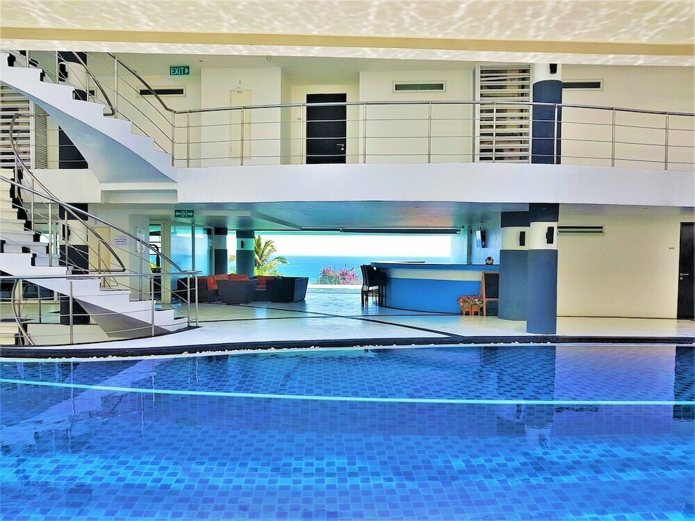 Sunset Plaza Apartment