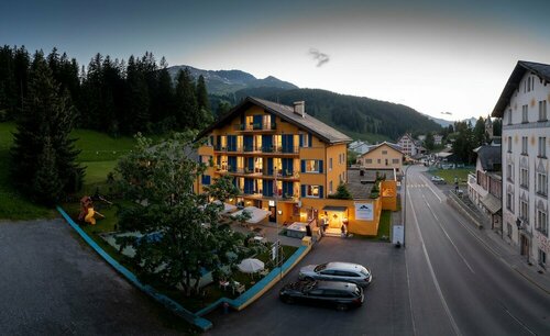 Grischalodge, Забронировать Дом для отпуска Отели Парпана с завтраком, рядом с Heimberg, Завтраки
