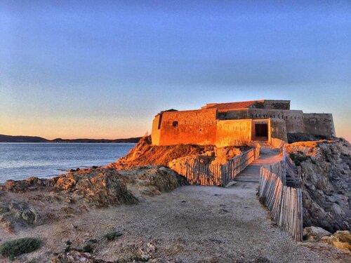 Gîte du Pagoulin - Chambres dhôtes, Забронировать Отель Йер Var coast, рядом с Parc National de Port-Cros