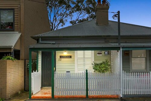 Charming Workers Cottage in a Perfect Enclave, Забронировать Дом для отпуска Сидней Sydney Region