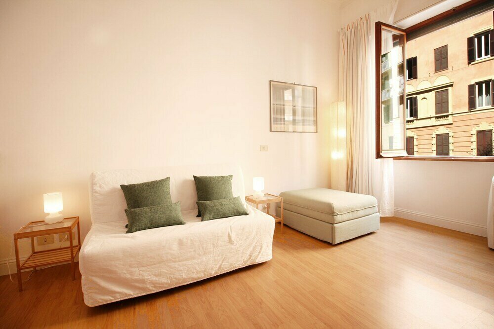 Spacious Apt Steps away from the Vatican