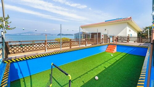 Yeosu Hi Mom Kids Family Pension Black, Забронировать Гостевой дом Отели Йосу с парковкой, Парковка